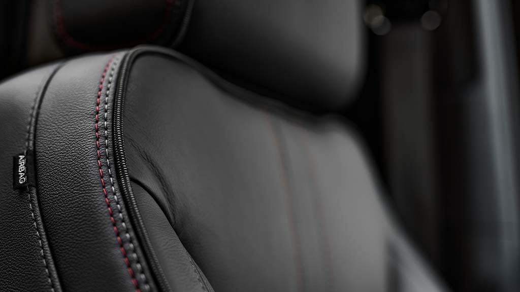 gallery-2021-tahoe-detail-of-leather-seat