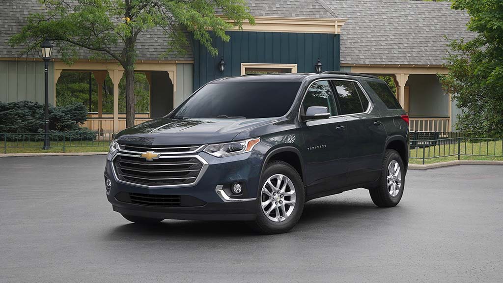 2021-traverse-gallery-image-2-exterior-angled-drivers-side