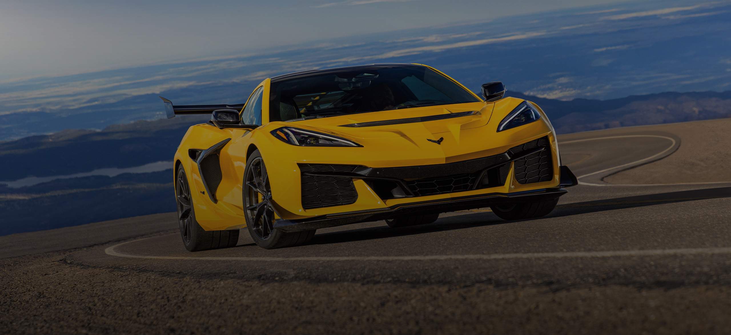hero-background-corvette-ZR1